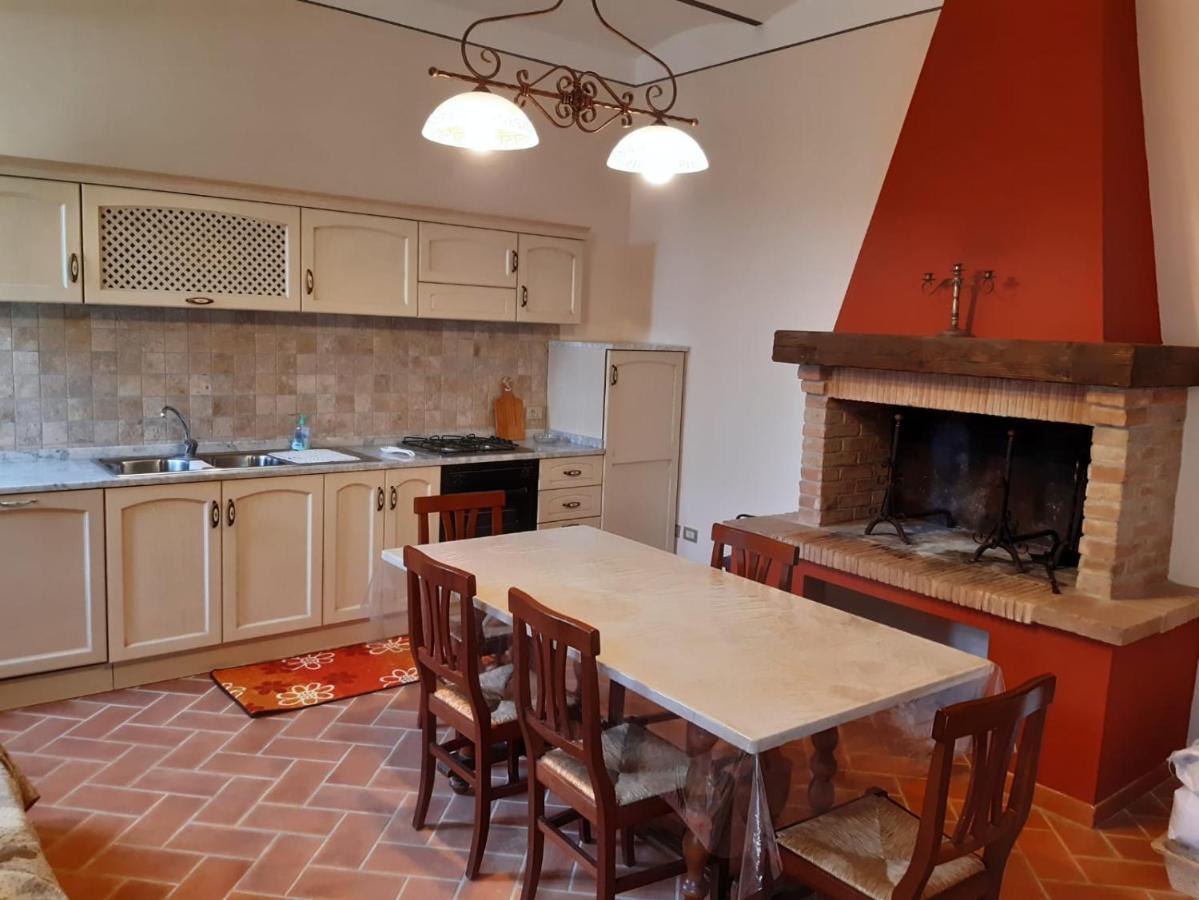 Agriturismo La Valle Della Lavanda - Podere Mezzastrada 파우글리아 객실 사진